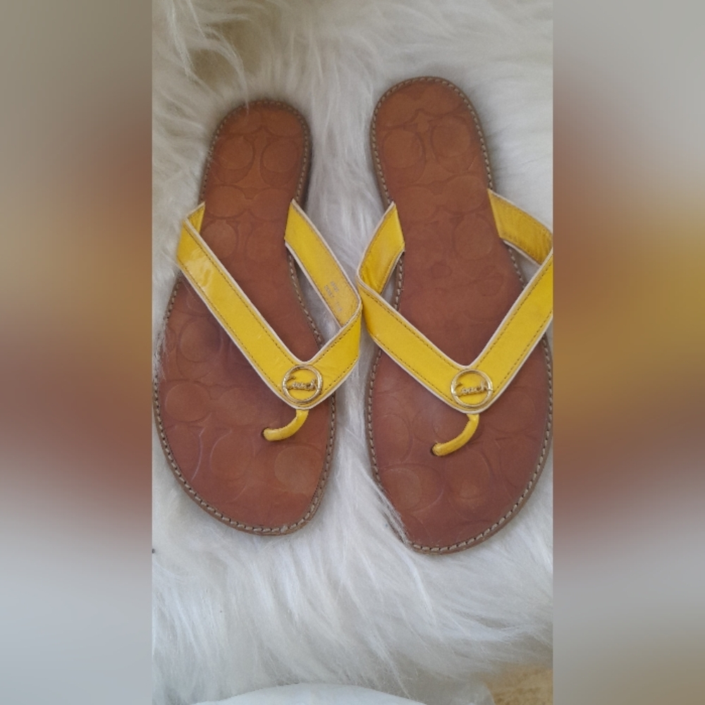 Coach thong flip flop in a very good condition